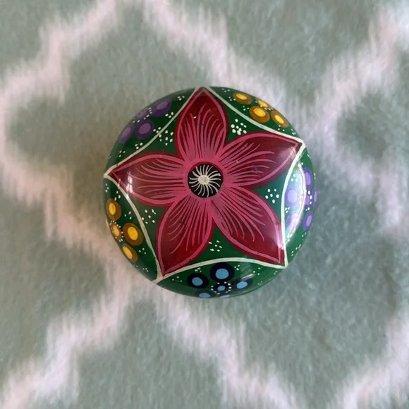 Hand-Painted southwestern Floral terracotta Trinket Box - Picture 2 of 6